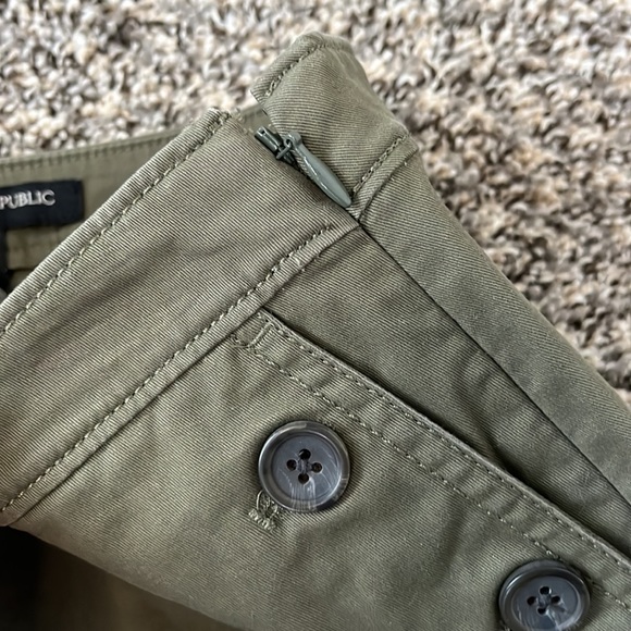 Banana Republic | Olive Green Skirt - Picture 2 of 6